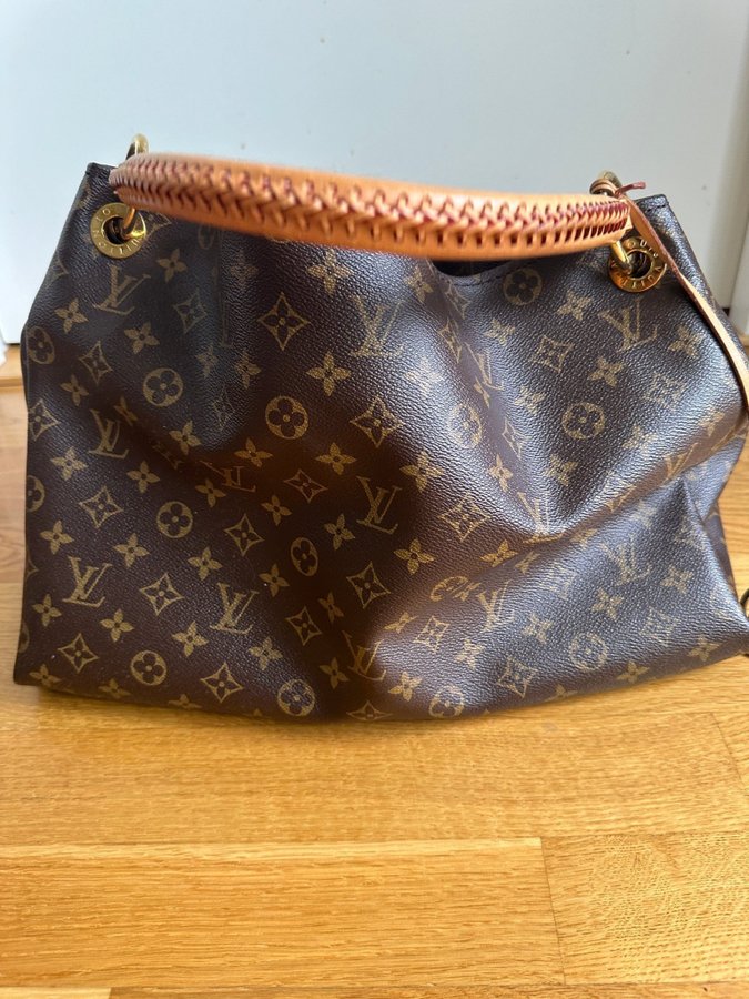 Louis Vuitton 2017 Artsy MM handbag