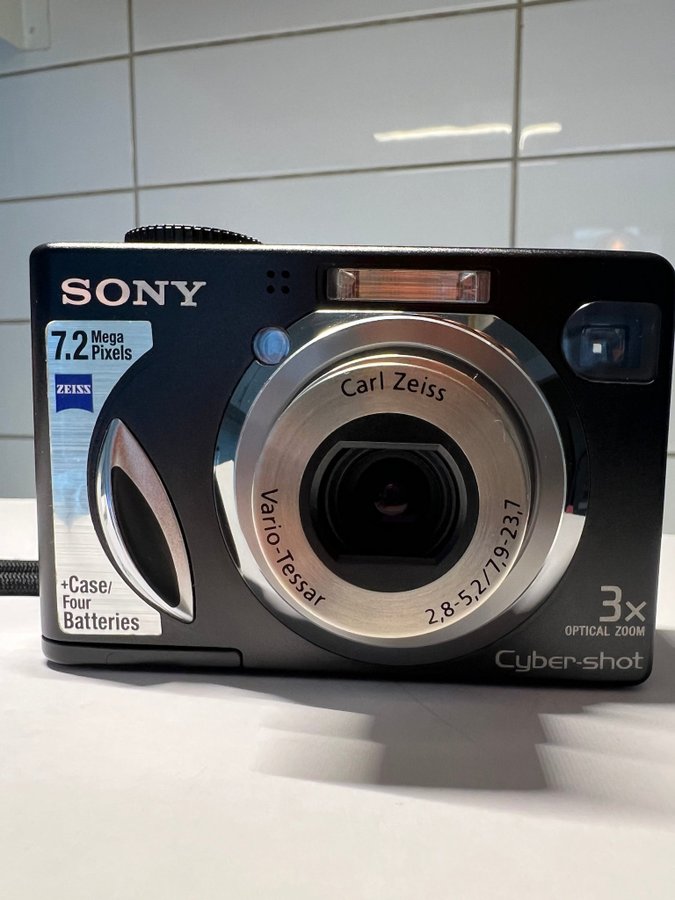 Sony Cyber-shot DSC-W17 Digitalkamera. Med 7.2 megapixel. 16Gb Memory