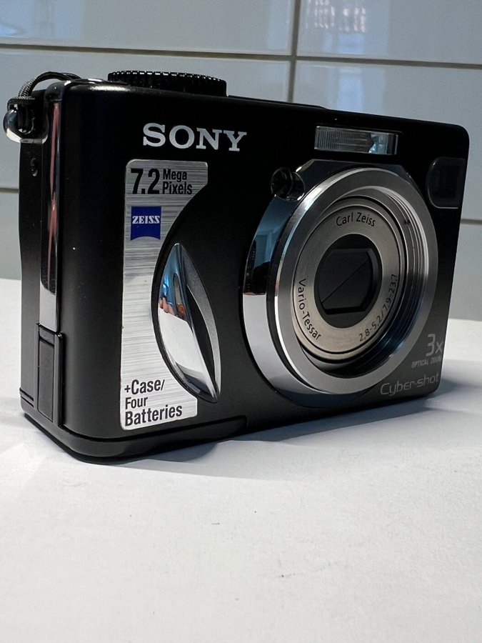 Sony Cyber-shot DSC-W17 Digitalkamera. Med 7.2 megapixel. 16Gb Memory