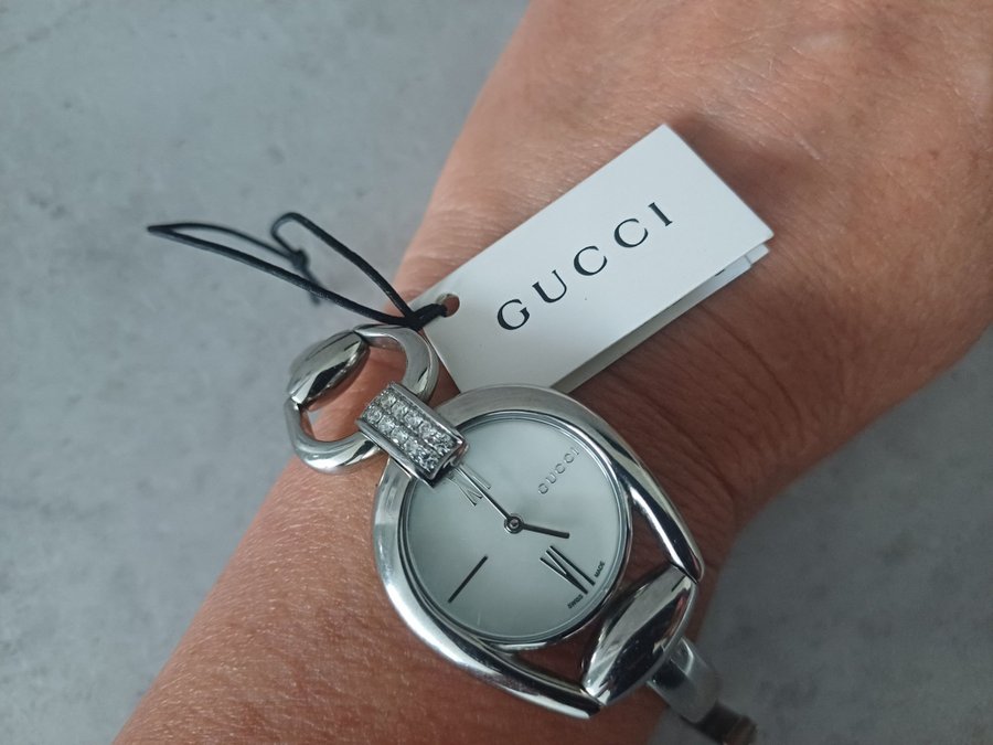 Gucci Kvinnors Armbandsur med Diamanter