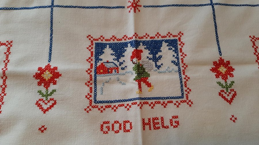 FIN HANDBRODERAD VÄLBRODERAD JULDUK LINNE RETRO 85 X 83 CM I FINT SKICK