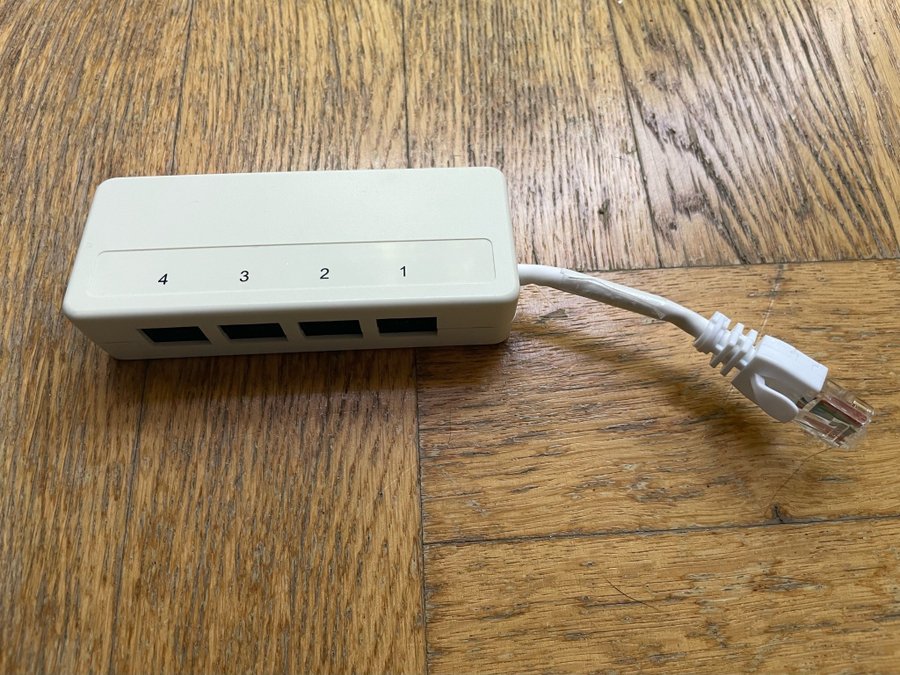 4-in-1 näverksdelare (LAN,Ethernet,Hubb,delare,splitter,nätverkskabel)