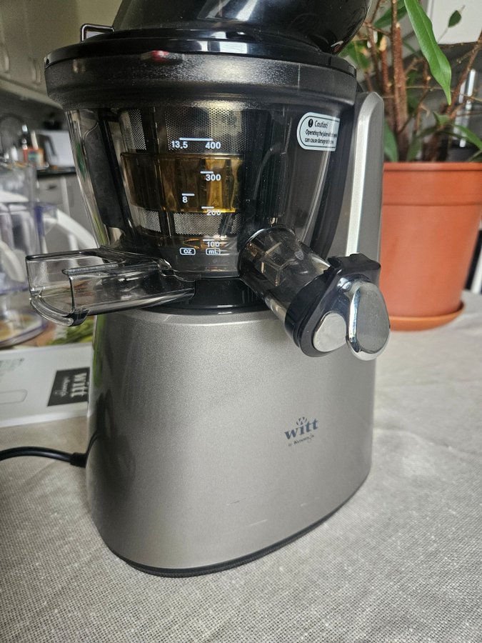 Witt by Kuvings Slow Juicer C 9600