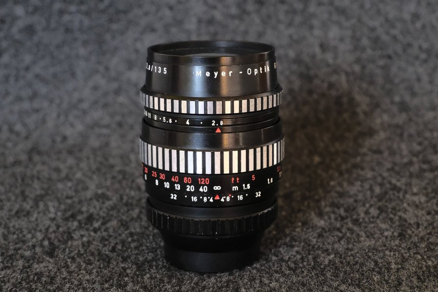 Meyer Optik Görlitz 135mm f/2.4 Objektiv med m42 skruvfattning