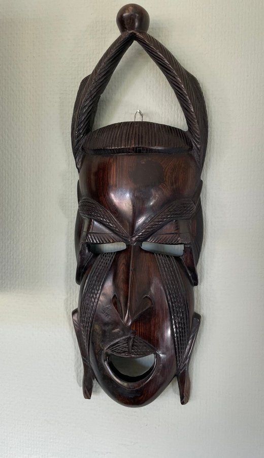 Afrikansk trämask/träskulptur