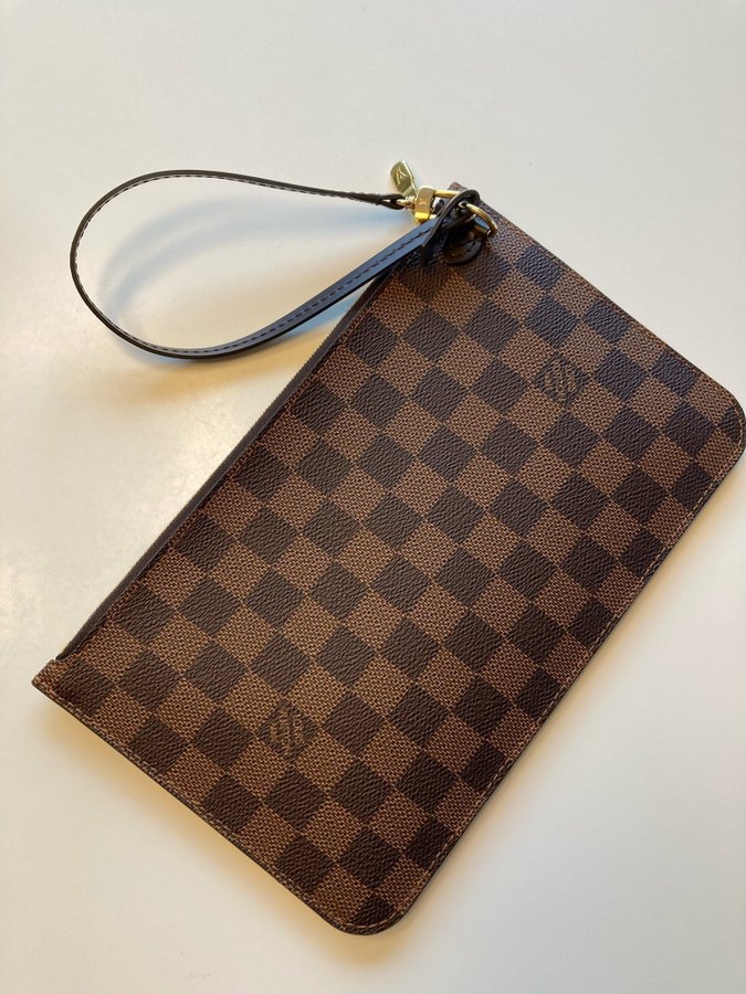 Louis Vuitton damier clutch