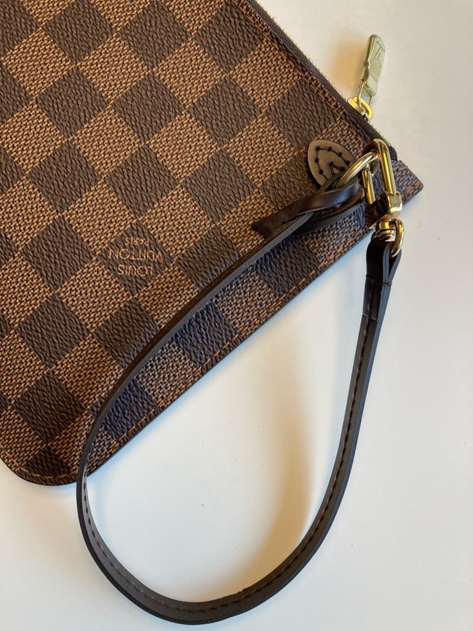 Louis Vuitton damier clutch