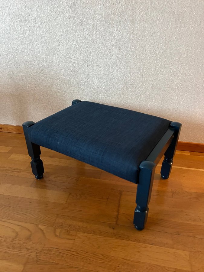 Blå Fotpall - sittpall i trä med klädd sits i ull, 70tal, retro