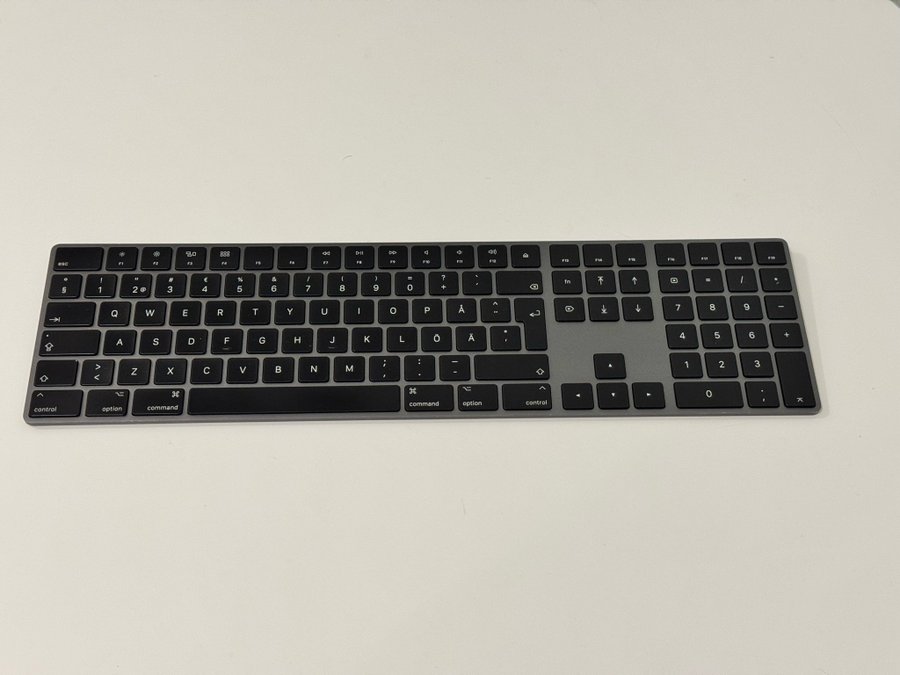 Apple Magic Keyboard i rymdgrått