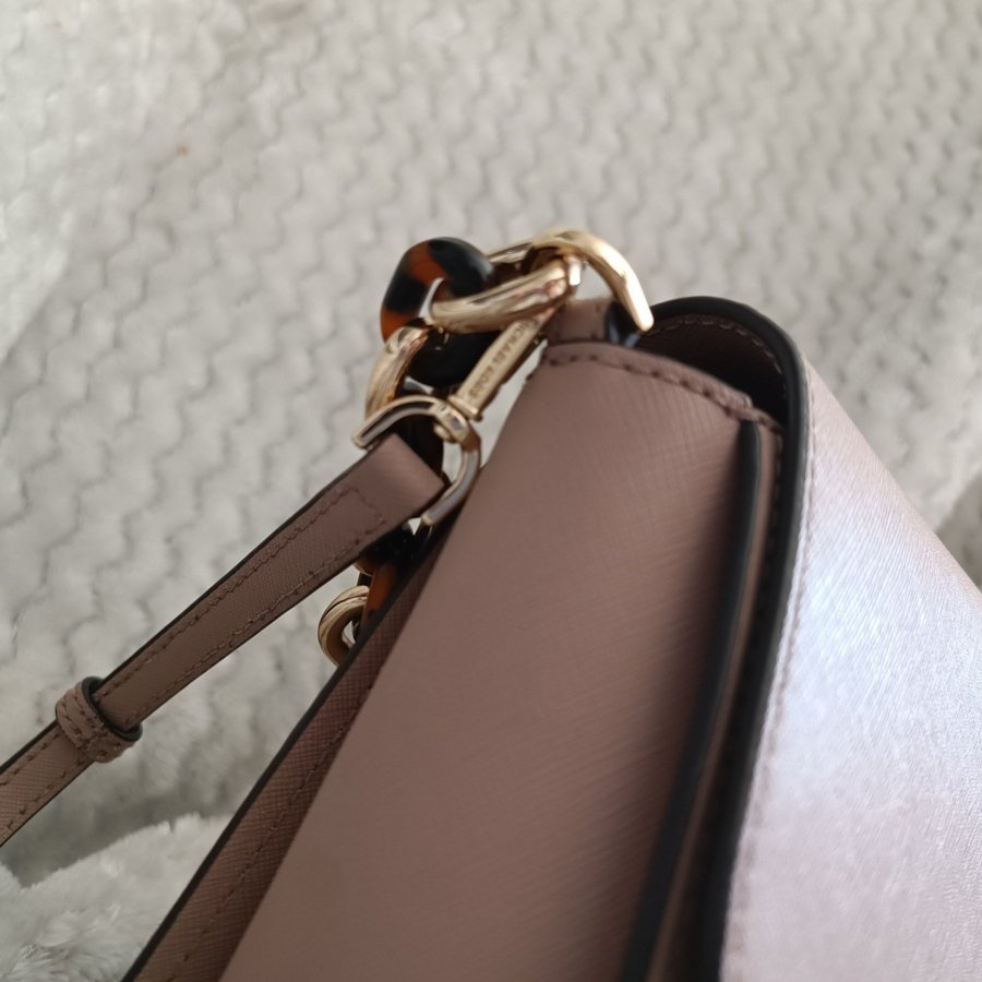 Rosbeige Michael Kors väska