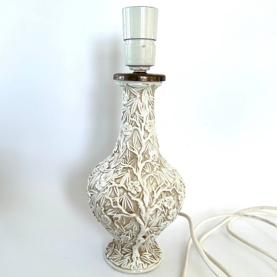 Smuk vintage bordlampe i keramik med blomstermotiv