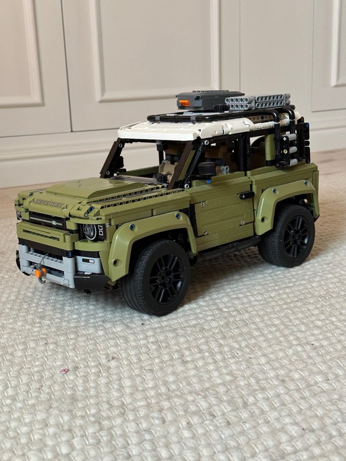 LEGO Technic Land Rover Defender 42110