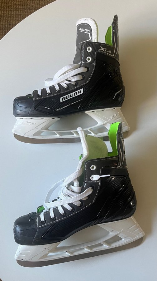 Bauer XLS Ishockey Skridskor Storlek 9 / 44,5 - Inköpta 2024