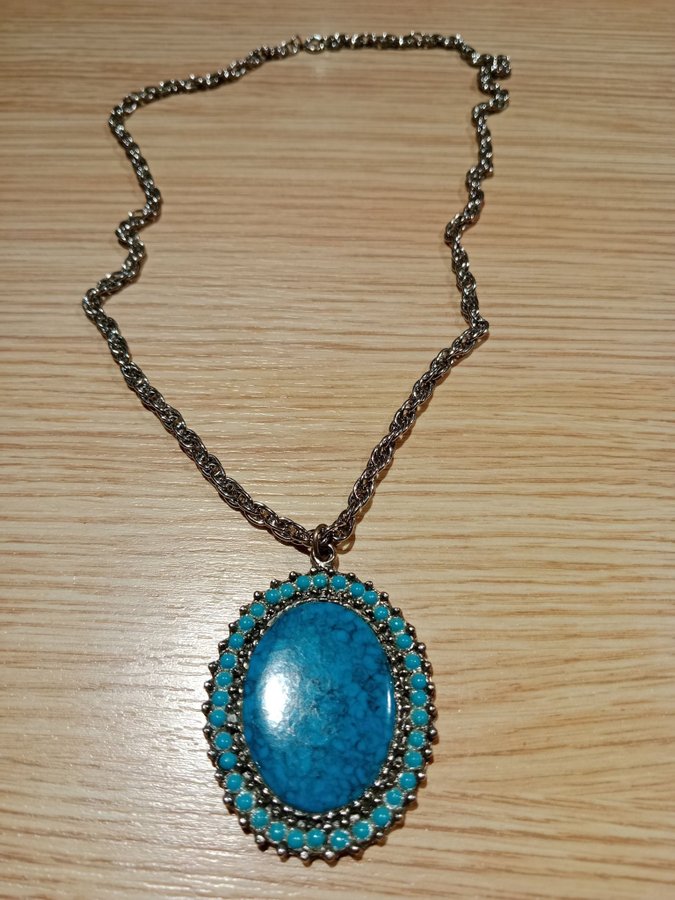 Collier necklace with a big lightblue central