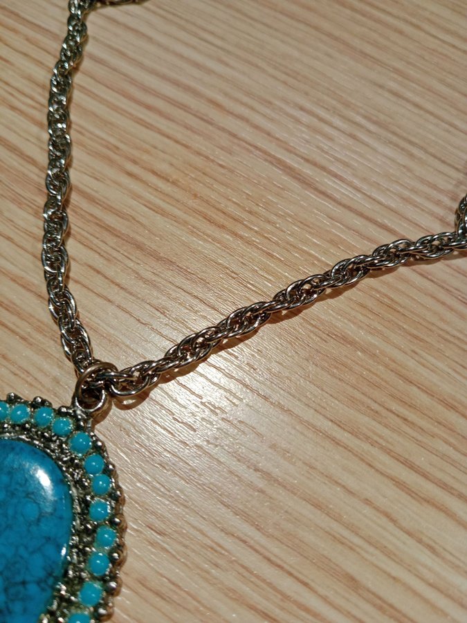 Collier necklace with a big lightblue central