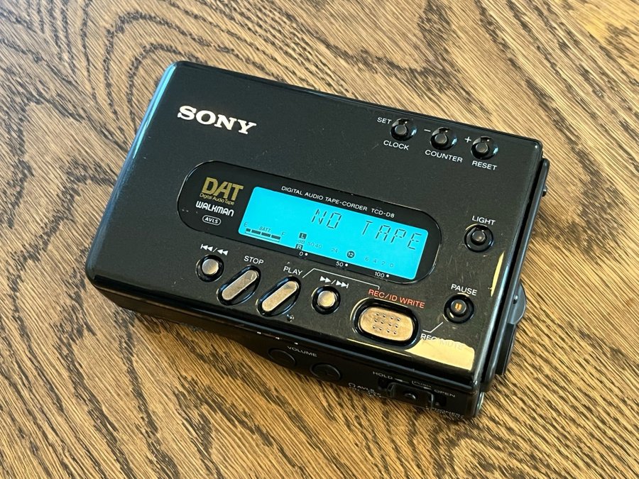 SONY TCD-D8 Digital Audio Tape Recorder