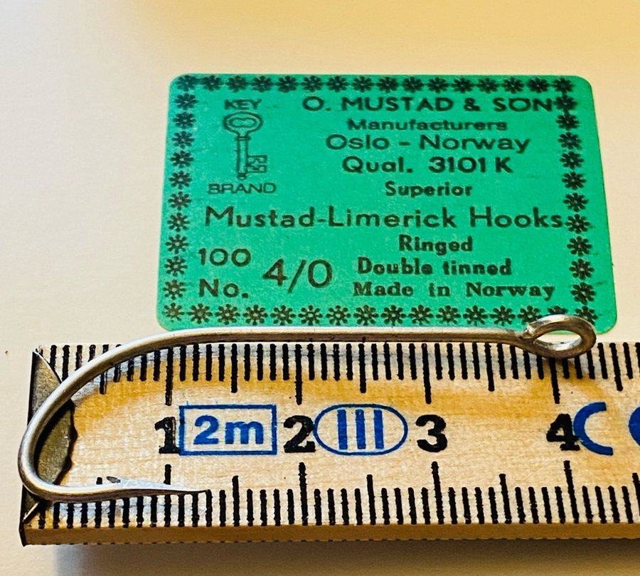 OBS Mustad 4/0. Qual 3101 K . Fina kvalitetskrokar i sin original ask. 100 st .