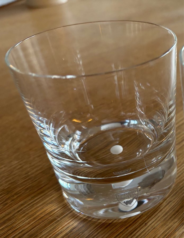 Whiskeyglas Orrefors ”Intermezzo” vit droppe