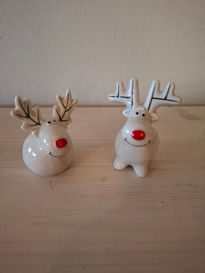 Jul-ren figurin 2 st renar *Rudolf med röda mulen* i keramik