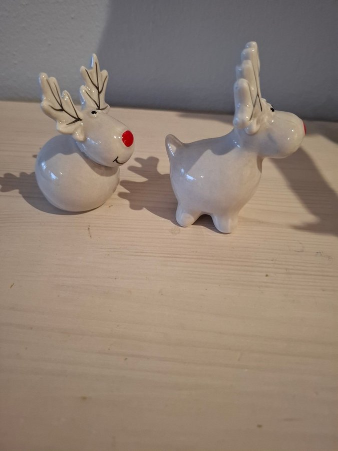 Jul-ren figurin 2 st renar *Rudolf med röda mulen* i keramik