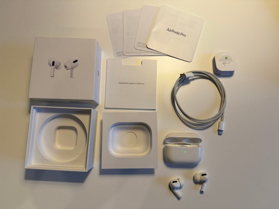 Apple AirPods Pro med trådlöst laddningsetui