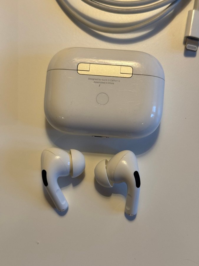 Apple AirPods Pro med trådlöst laddningsetui