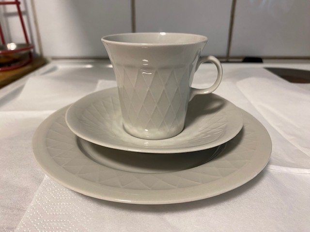 Arabia kaffekopp fat assiette modell LE 1950-60-talet salmiakmönster relief