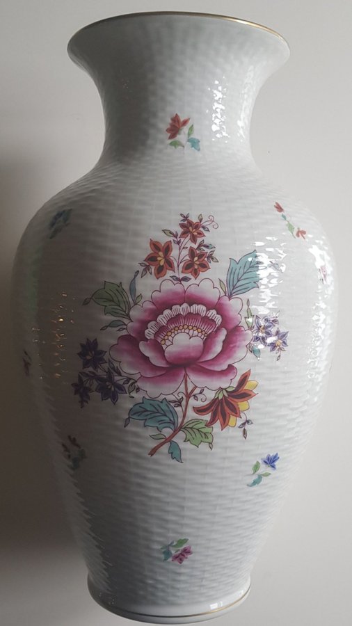 Heren Vase