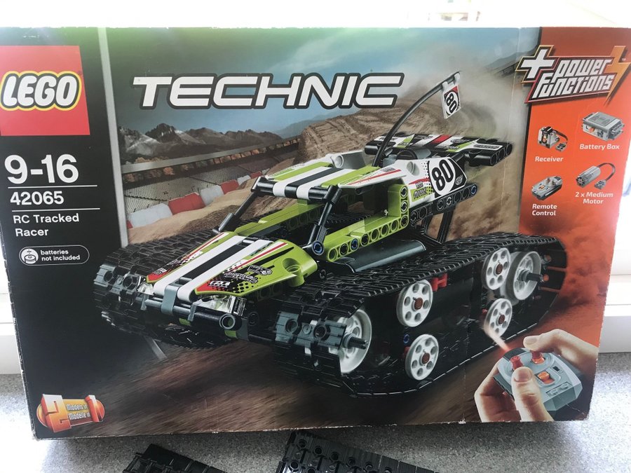 LEGO TECHNIC RC Tracked Racer med fjärrkontroll Komplett i fint skick