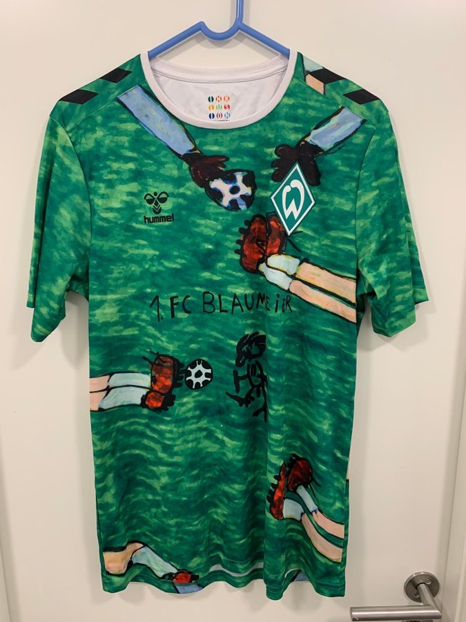 Werder Bremen, Hummel grön t-shirt, storlek M. Fotbollströja.