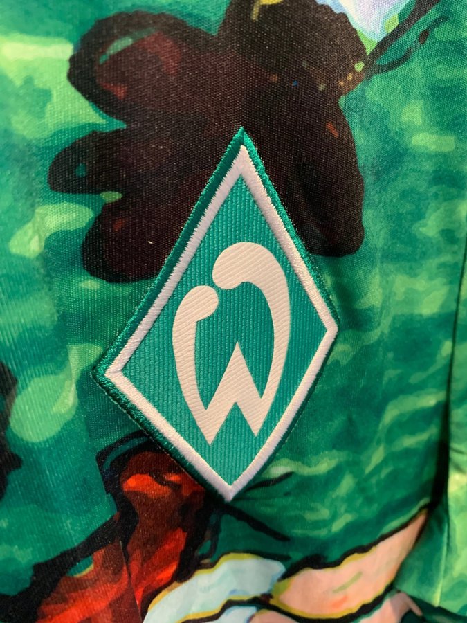 Werder Bremen, Hummel grön t-shirt, storlek M. Fotbollströja.