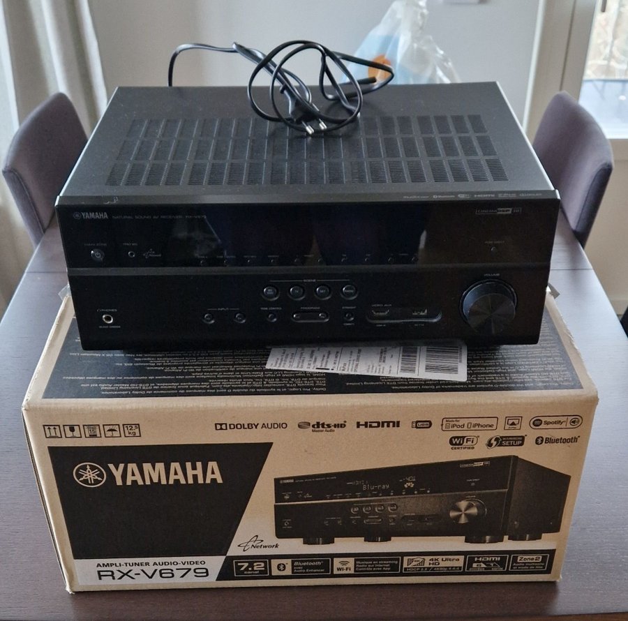 Yamaha RX-V679