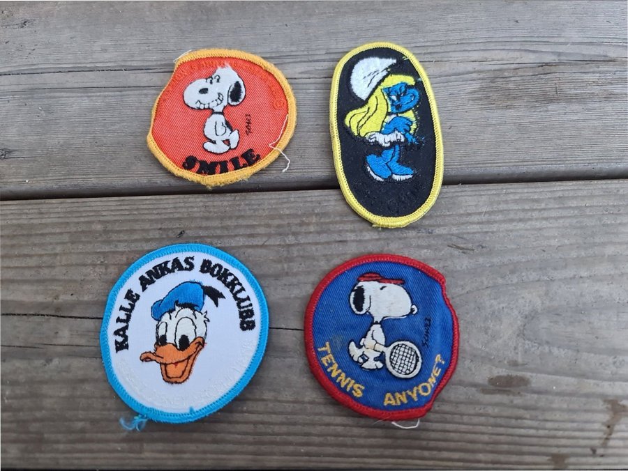 4 st. Vintage Broderade Märken tygmärken snoopy Kalle Anka Snobben Smurfar