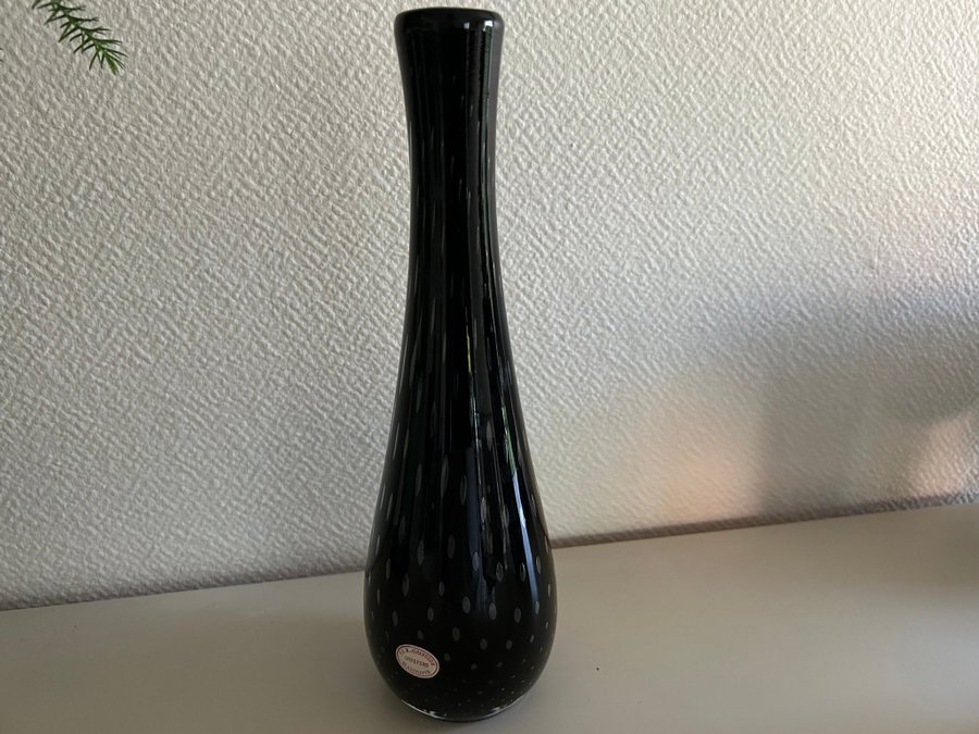 Svart glasvas med bubblor FA W Johansson 1950-tal