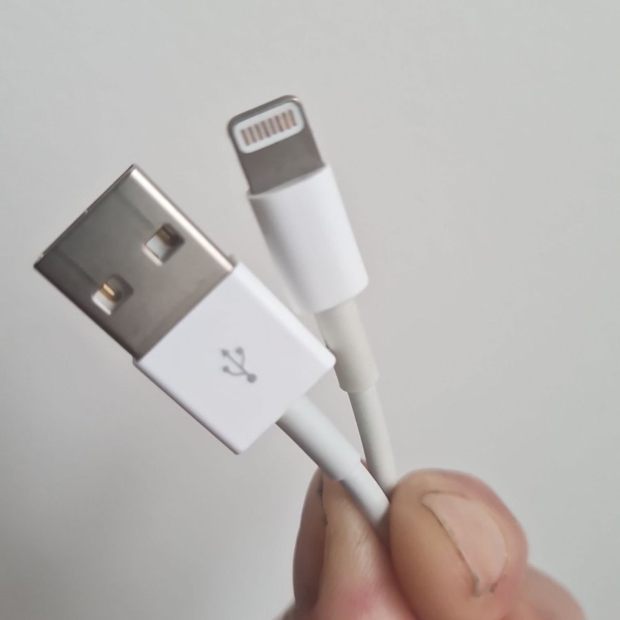 NY/OANVÄND! APPLE Lightning till usb-kabel (1 m) (LADDNINGSKABEL) ORDPRIS 270KR