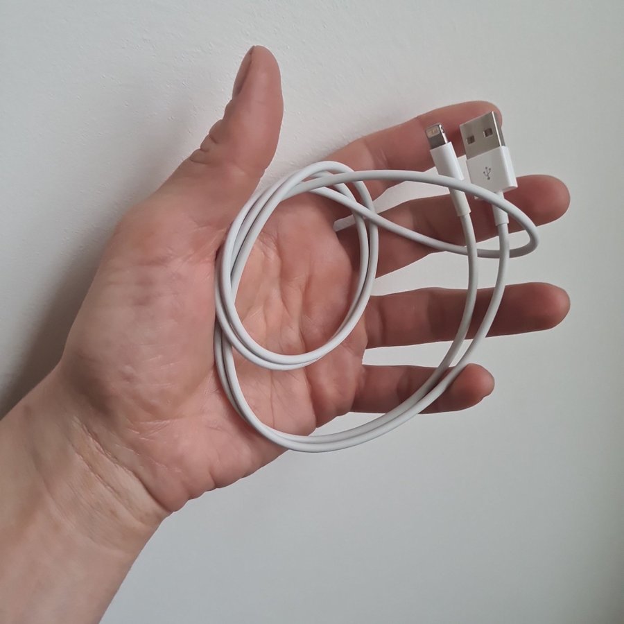 NY/OANVÄND! APPLE Lightning till usb-kabel (1 m) (LADDNINGSKABEL) ORDPRIS 270KR