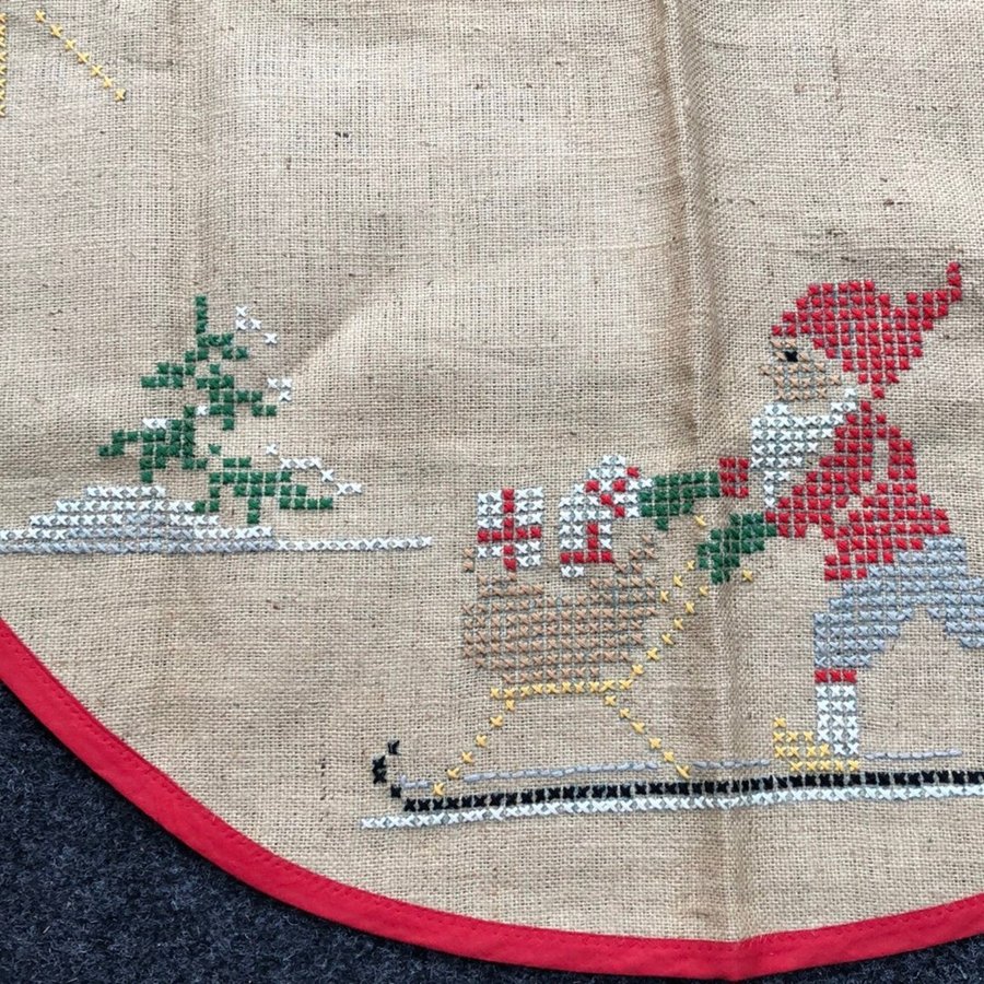 Julgransmatta broderad retro Jul