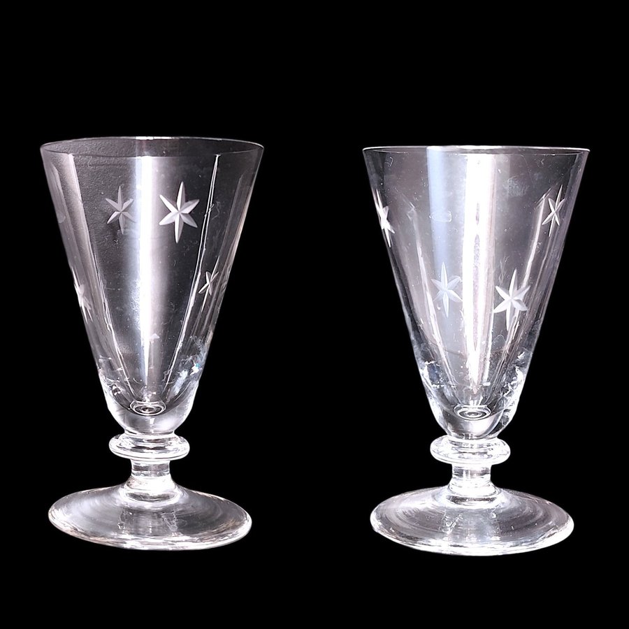 Ett Snappsglas, sprit glas 1930/1940-tal, slipad dekor med stjärnor