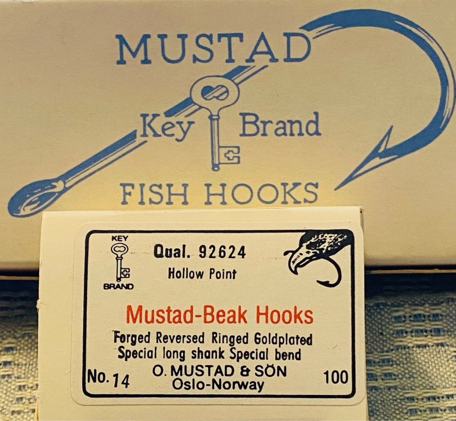 OBS Mustad guldplaterade special krokar. Nr14. Qual 92624. 100st i sin ask .