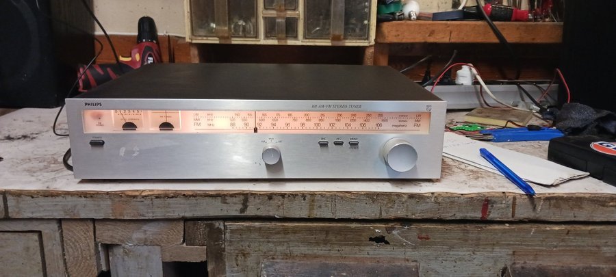 Philips 102 AM-FM Stereo Tuner