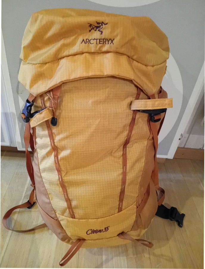 Arcteryx ryggsäck Cierzo 35. Ihopvikbar