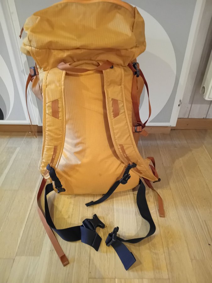 Arcteryx ryggsäck Cierzo 35. Ihopvikbar