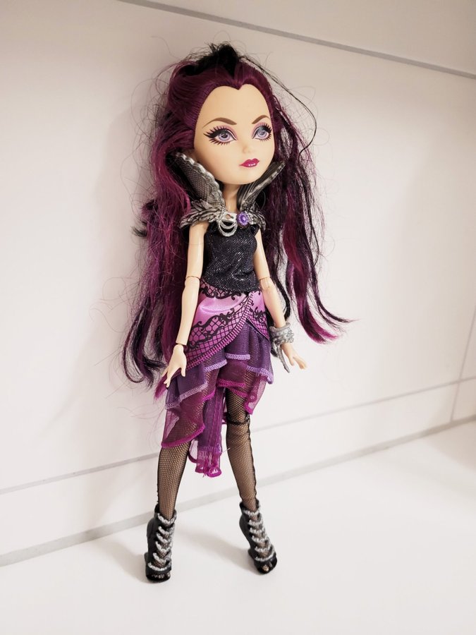 Ever After High - Raven Queen Doll