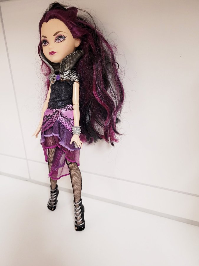 Ever After High - Raven Queen Doll