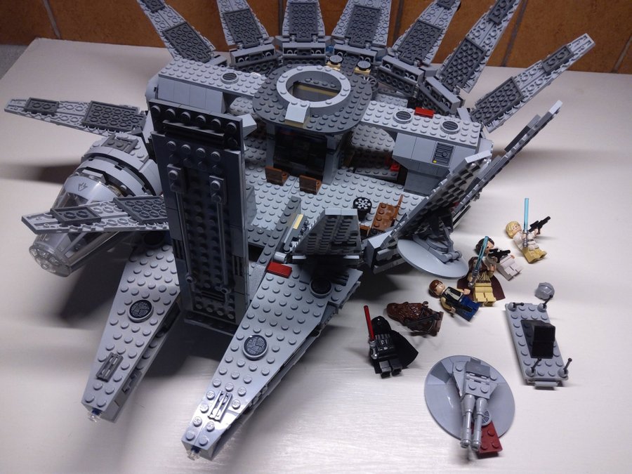 Lego Star Wars 7965 Millennium Falcon