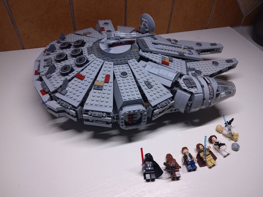 Lego Star Wars 7965 Millennium Falcon