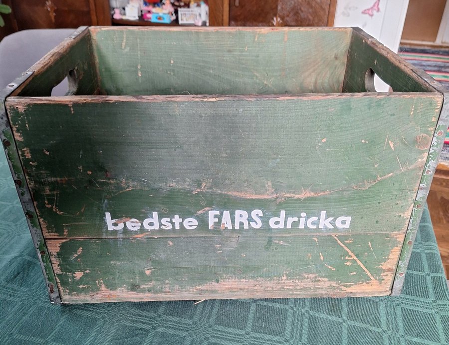 Retro vintage Gammal trälåda med texten "bäste FARS dricka" och "Sovde Musteri"