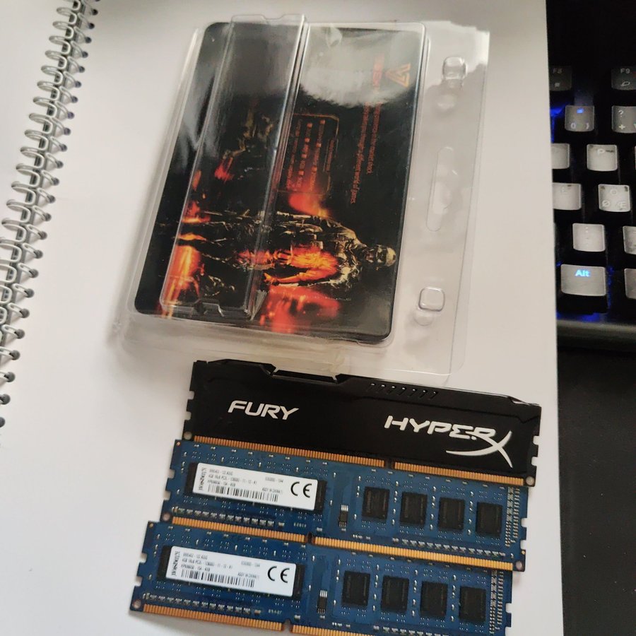 RAM 3 ST på Tot 16 G KINGSTON  FURY HYPER