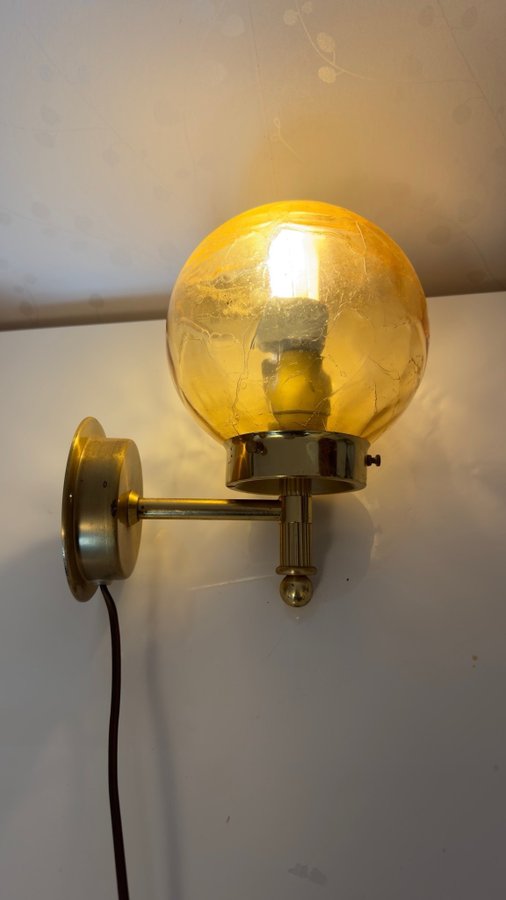 VÄGGLAMPA / Ewå Värnamo / Mässing och Glas / 1900 - tal