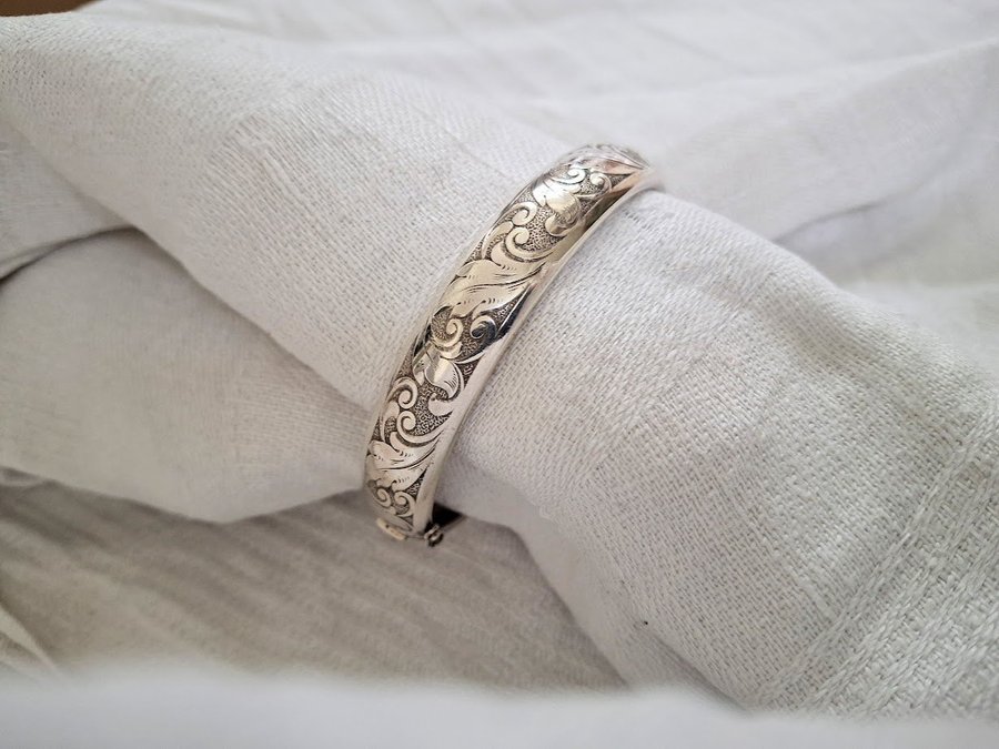 Vintage Vacker Armring / Stelt Armband Äkta Silver 830